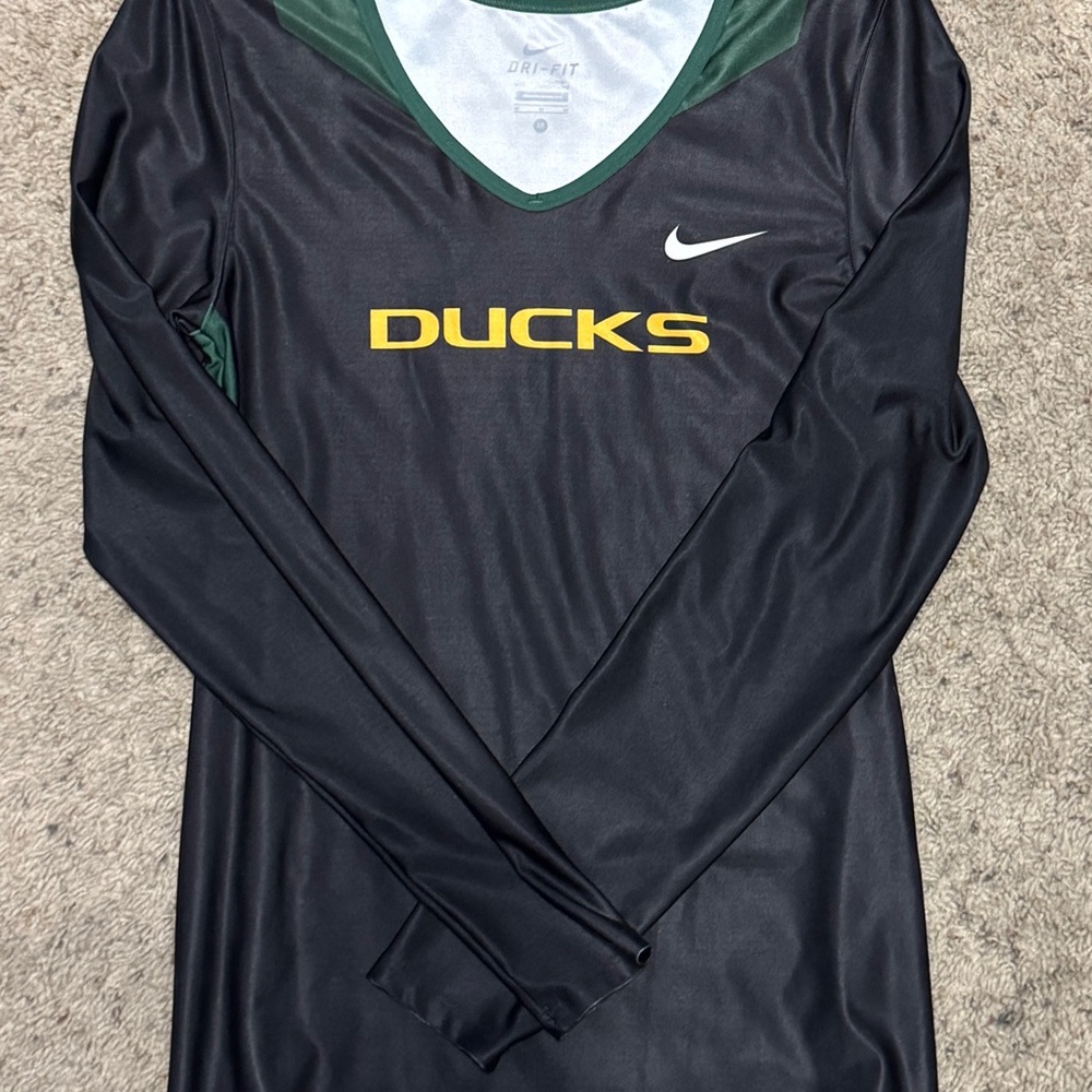 Nike Dri-Fit Oregon Ducks, Long Sleeve Volleyball Jersey. Size M